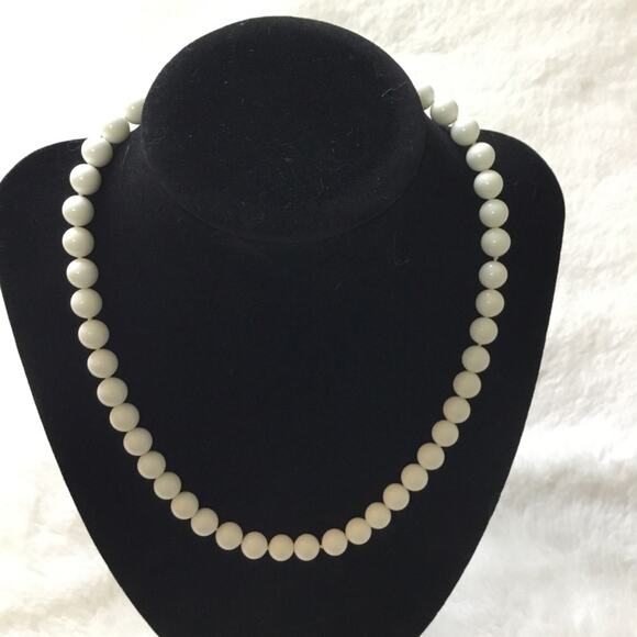 White Beads Necklace - Picture 1 of 5